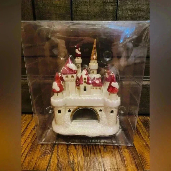 Disney Village Victorian Castle Mickey & Minnie Mouse Christmas Collectible - Picture 2 of 3